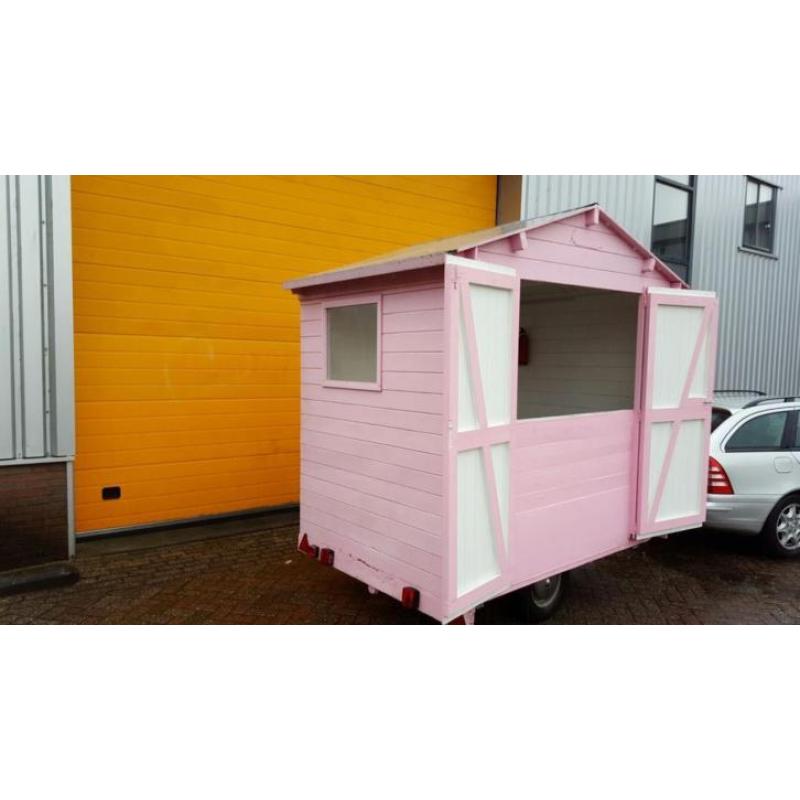 AANBIEDING Roze verkoopwagen naar eigen smaak in te richten
