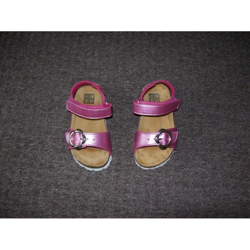 roze sandaaltjes maat 23