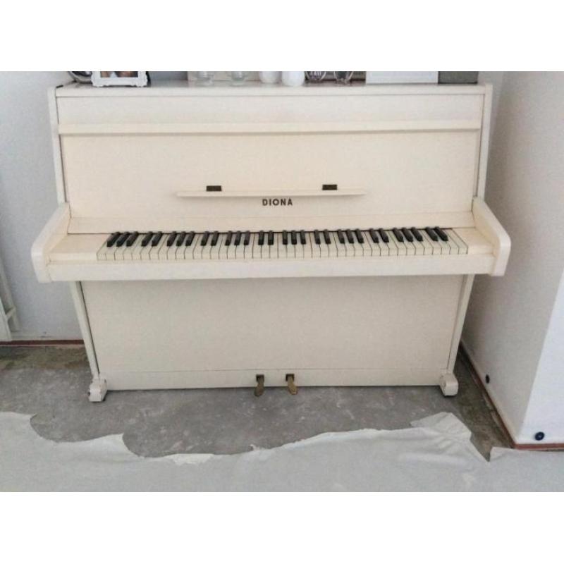 Te koop witte piano, 150 euro