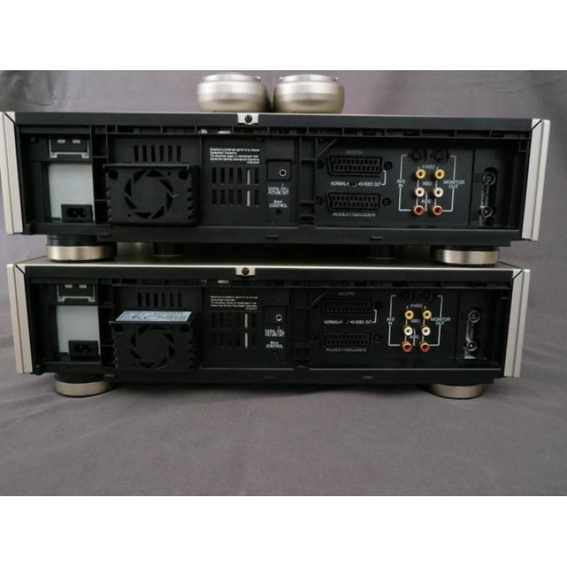 Twee digitale videorecorders Panasonic NV-DV 10000