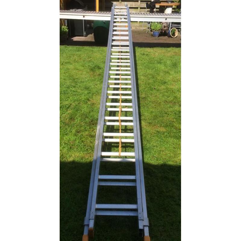 Ladder 2 x 22 Layher trekladder