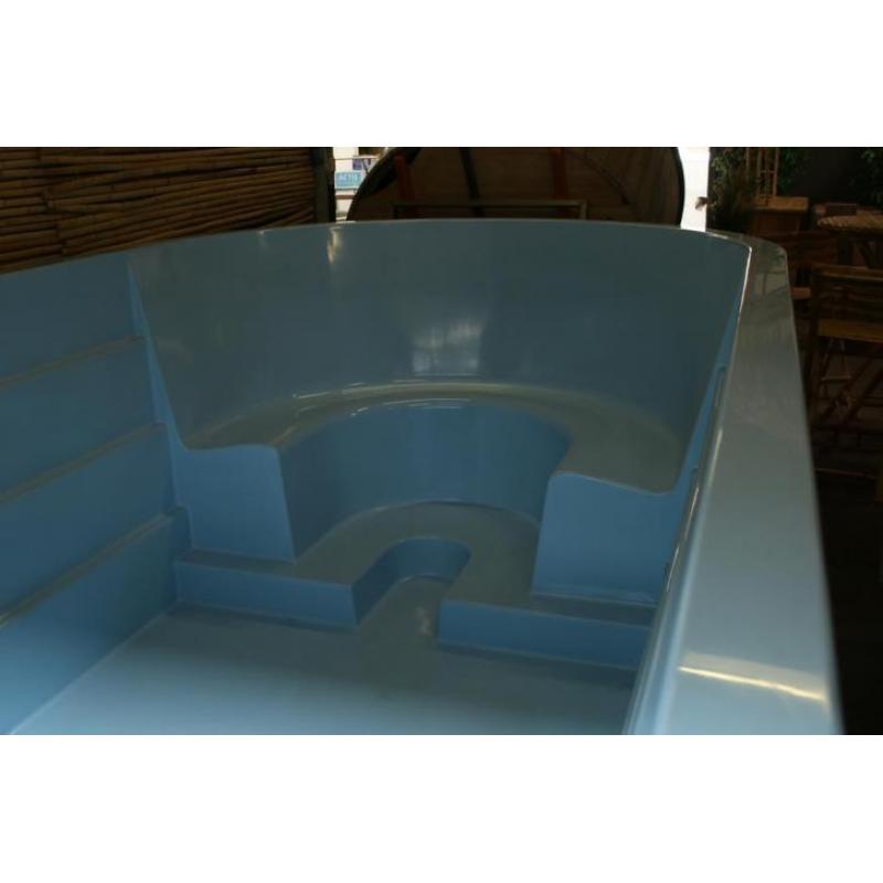 Unieke zwembad kuip kunststof met zitplaatsen inbouw