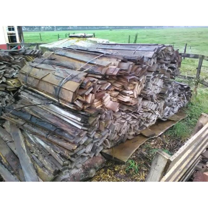 brandhout +/- 8 grote bundels eiken. afkomstig van zagerij