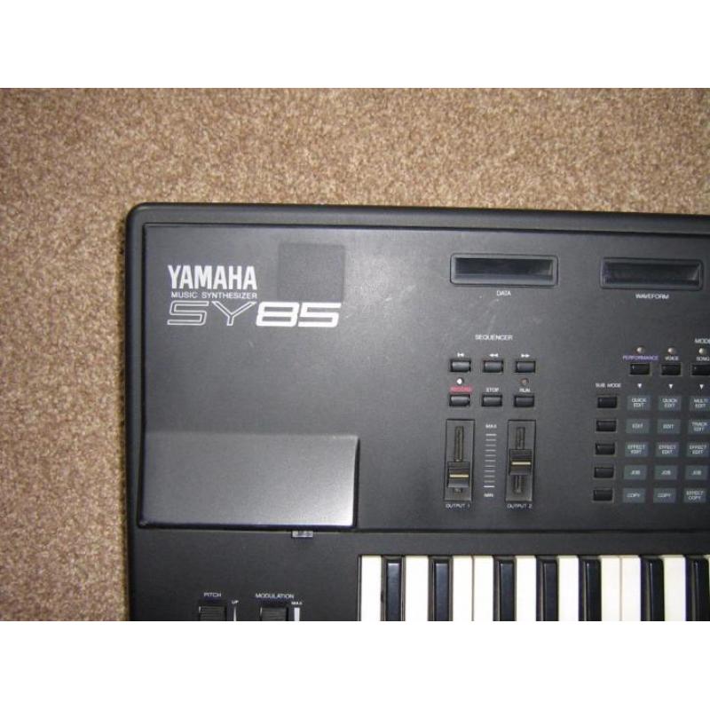 Yamaha SY85 synthesizer