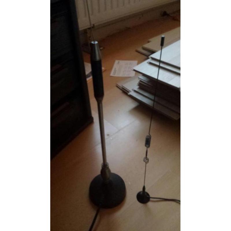 2 mobile antennes