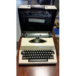 Vintage elektrisch typemachine van Adler