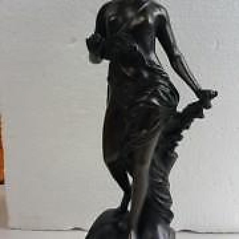 Prachtige Bronzen sculptuur van half naakte vrouw uit de 19e