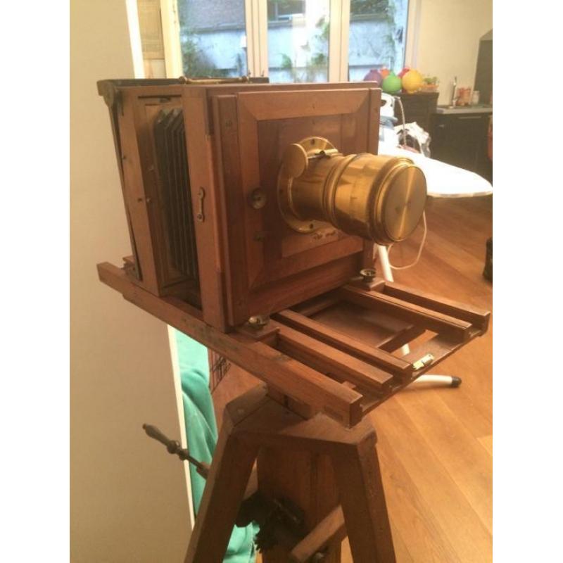 Zeldzame wet plate houten camera met Derogy Petzval lens