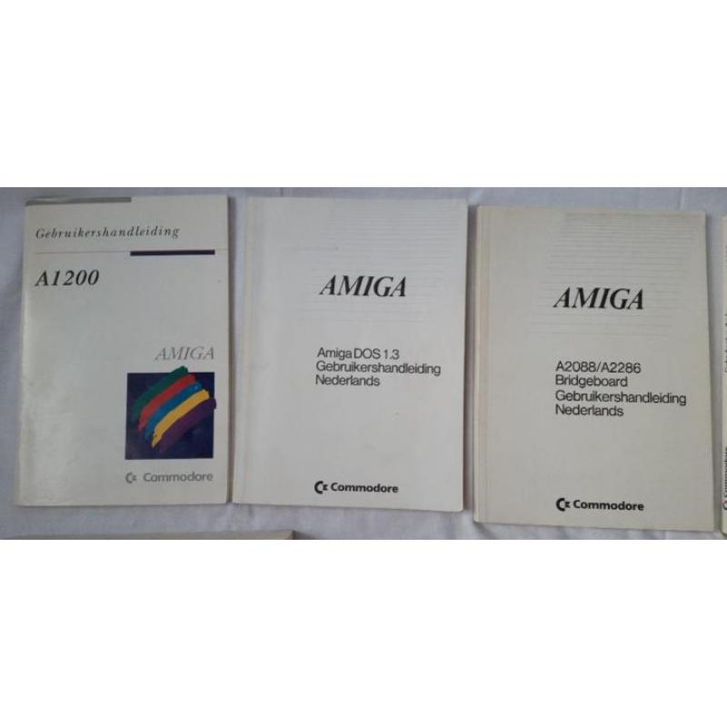 15 boeken voor de Amiga
