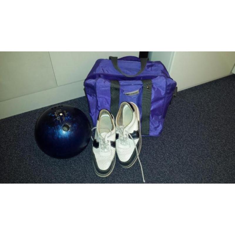 bowlingbal, hoes, tas en schoenen