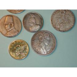 12 penningen of munten