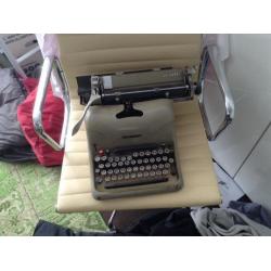 Vintage Typemachine Olivetti