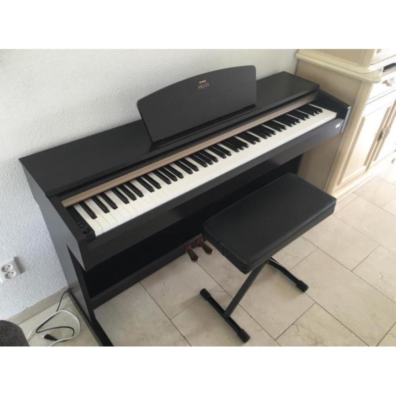 Yamaha YDP 161 piano