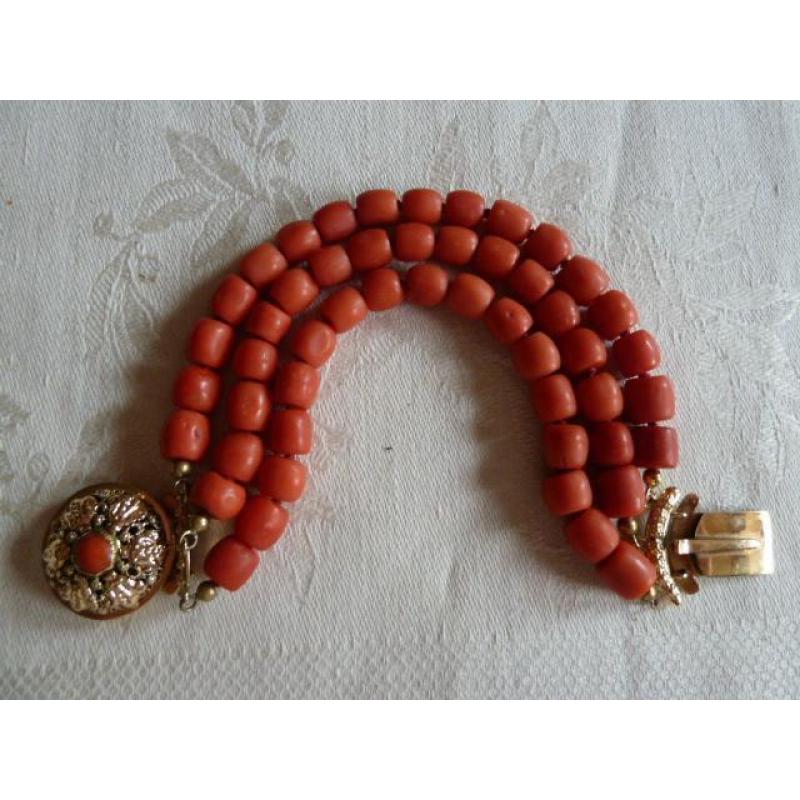 Imposante antieke bloedkoraal armband, gouden slot /Luckylux