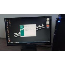 Medion Akoya E4055 Desktop + 23.6"beeldscherm + muis + toets