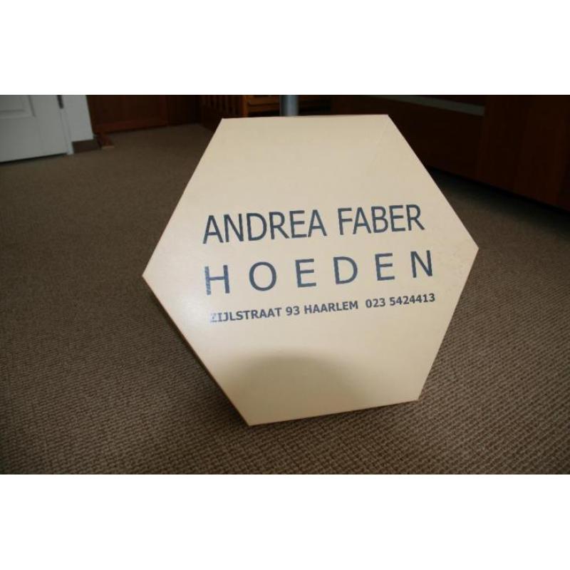 Mooie dameshoed van Andrea Faber.