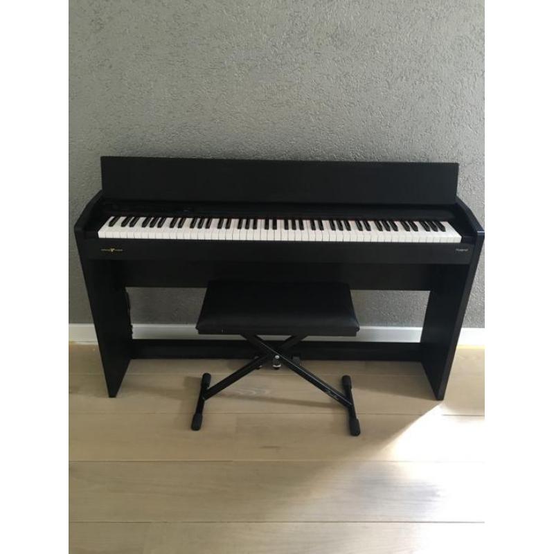 Piano Roland F-110