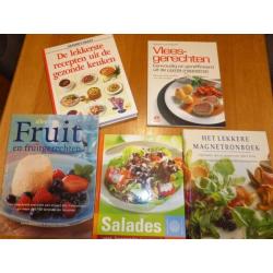 5 grote kookboeken salade, fruit, vlees, zie advertentie.