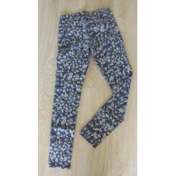 Vrolijke bloemetjes jeans van H&M (mt. 38)