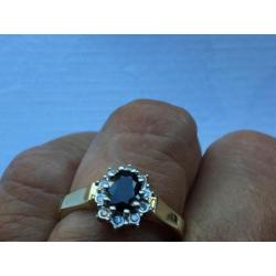 Zware gouden ring met natuurlijke Saffier en 10 x diamant