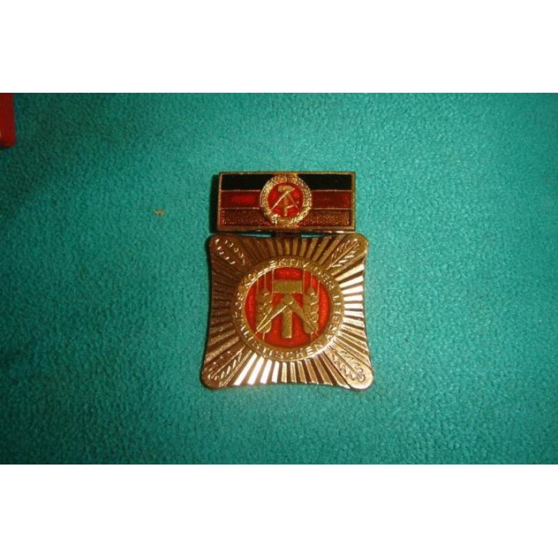 medaille communisme DDR embleem onderscheiding Duitsland