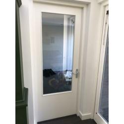 Hard houten deur met glas kleur 9010 afm 93cm bij 231,5 cm