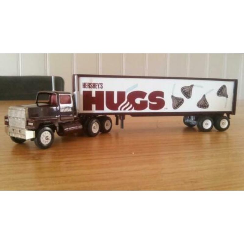 WINROSS models FORD 9000 Hershey's Hugs chocolade 1:64