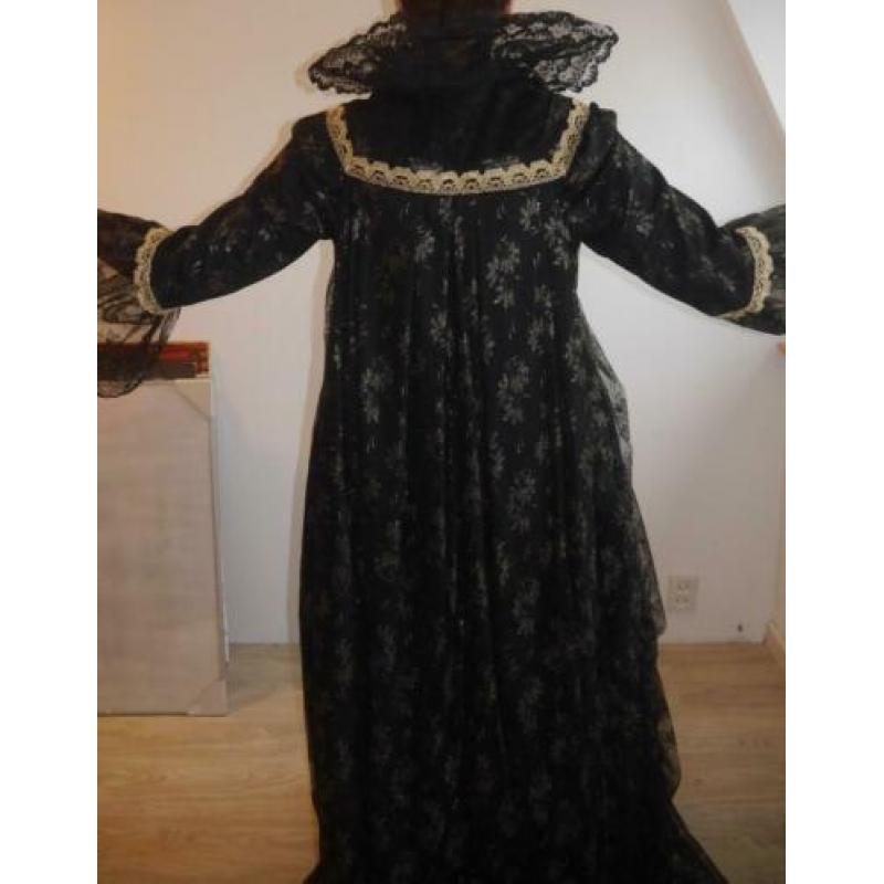 Verkleed jurk voor een toneel vereniging of carnaval oid