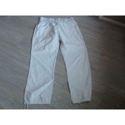 Witte broek met zachte taille band en touwtje. Maat 42