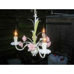 3 franse bloemenkroonluchtertjes, wandlampjes en korenkroon