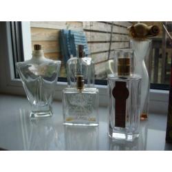 Parfum flesjes 5 stuks leeg waarvan in doosje uit Frankrijk