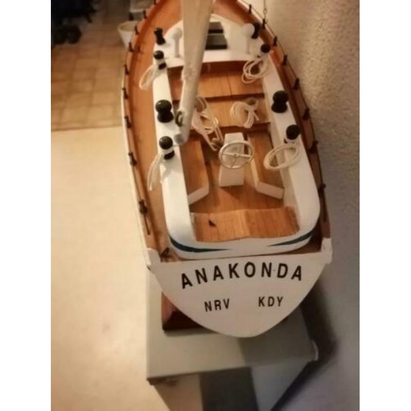 Mooie miniatuur Anakona zeilboot