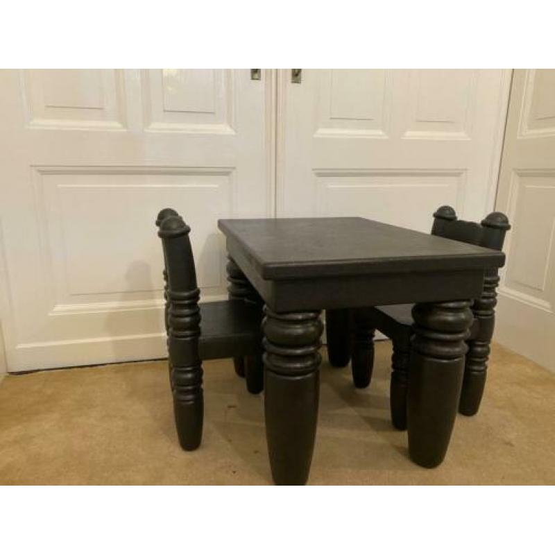 Moooi parent table kindertafel met 2 stoelen