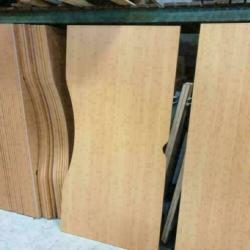 partij houten panelen gefineerd spaanplaat bureaubladen