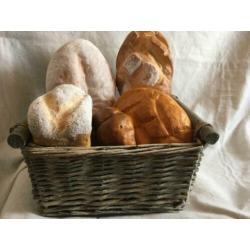 Rieten Mand met Decoratief Brood (108)