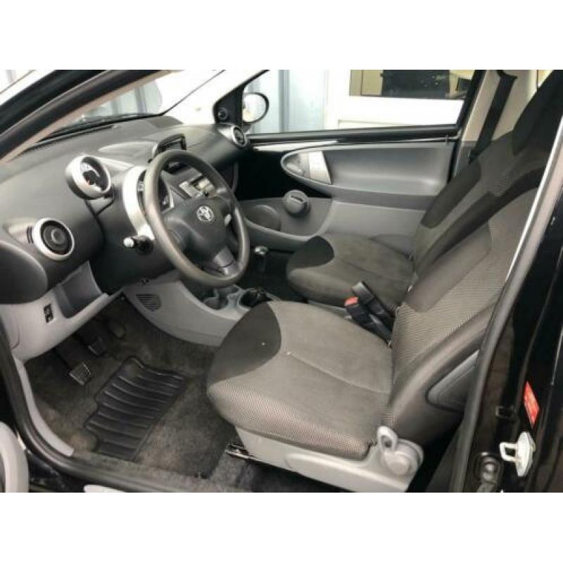 Toyota Aygo 1.0-12V Comfort Navigator (bj 2011)