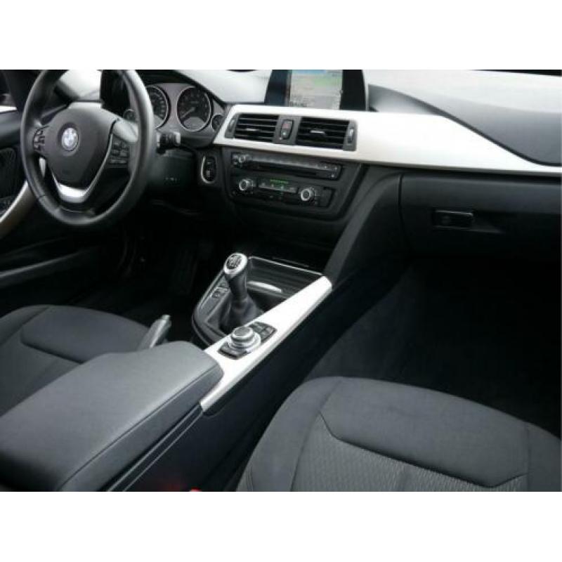 BMW 3 Serie Touring 316i 136pk Business Navigatie / Bluetoot