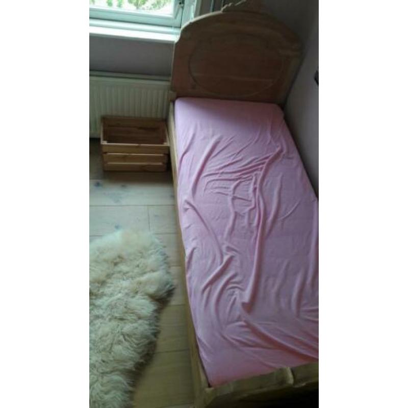 Houten eenpersoonsbed bed inclusief op maat gemaakt matras