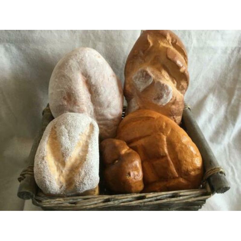 Rieten Mand met Decoratief Brood (108)