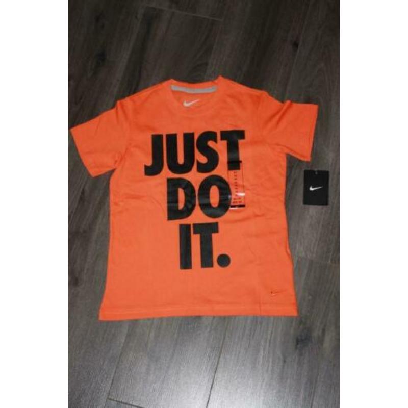 Nike just do it junior shirt, maat 116-128 cm, NIEUW! (BK4)