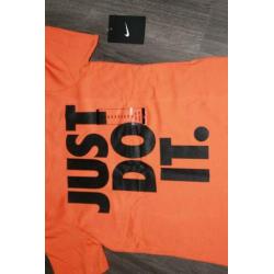 Nike just do it junior shirt, maat 116-128 cm, NIEUW! (BK4)