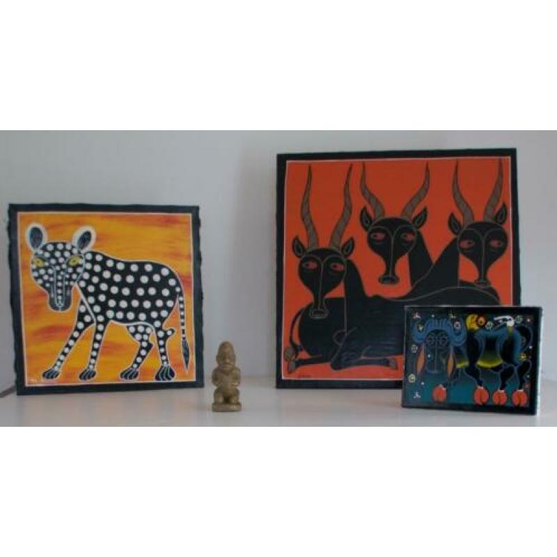 3 Afrikaanse Tinga Tinga schilderijen en grafbeeldje Bacongo