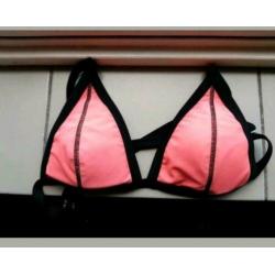 Bikini beachwave maat 36 (S) fel roze