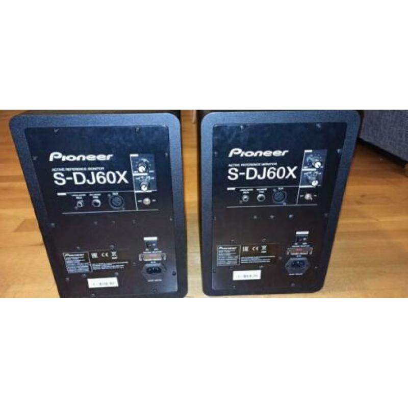 Pioneer S- DJ60x actieve studio monitoren (KRK rokit 5)