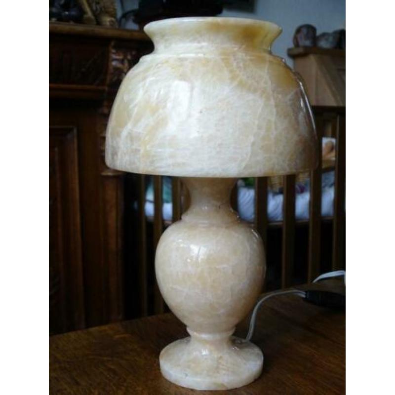 Prachtige lamp van natuursteen (onyx)