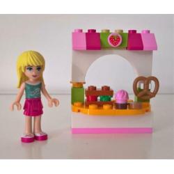 Lego Friends 30113 – Stephanie’s Bakery Stand