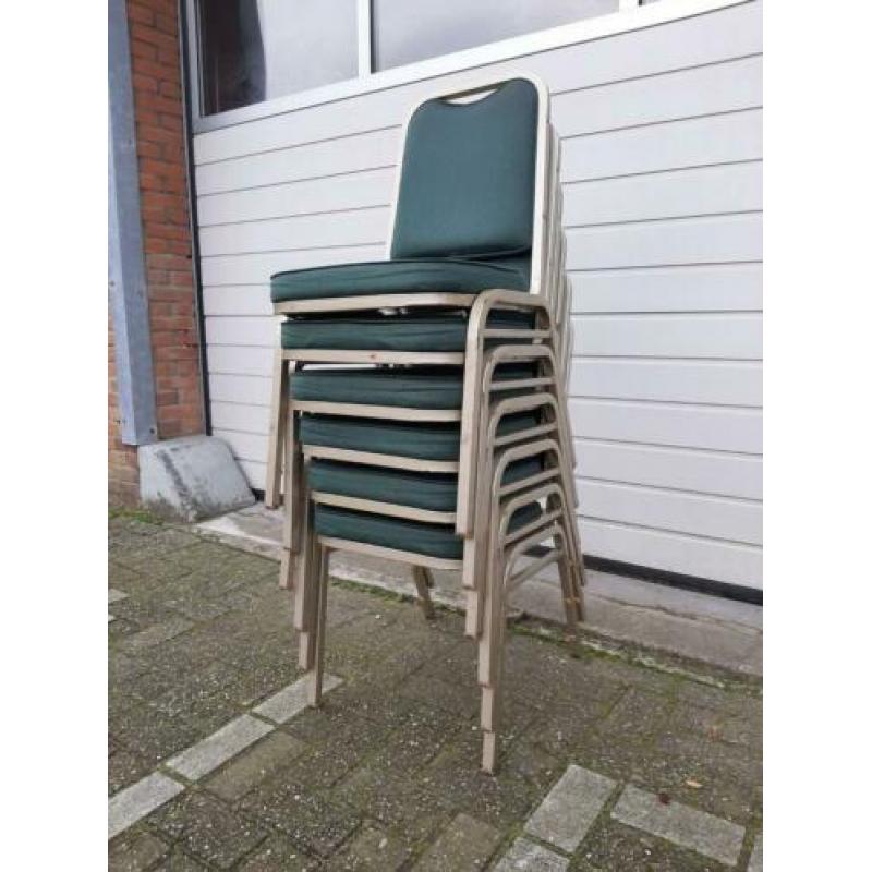 Partij 91 stuks stackchairs stapelstoelen zaalstoelen stoel