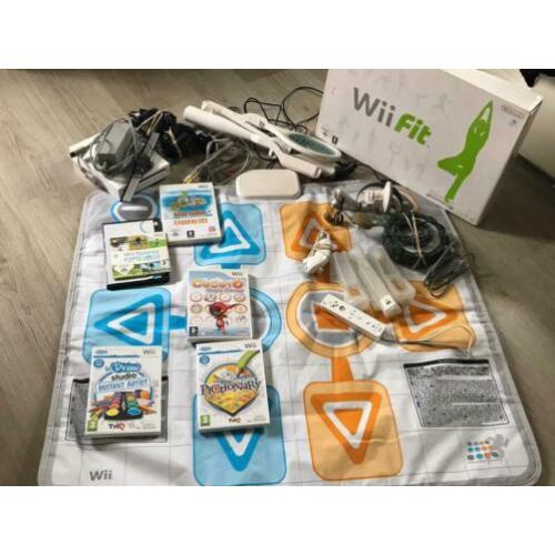Wii met toebehoren te koop