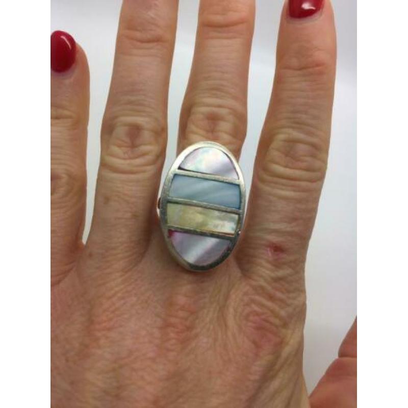 H451 Prachtige zilveren ring met parelmoer maat 19