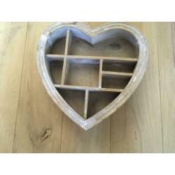 Heel leuk houten riverdale wandkastje in hartvorm
